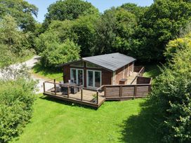 A house with a deck and patio chairs at 1 Hedgerows in Lanreath