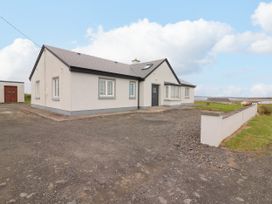A house with driveway and garden at Carrowmore North in Doonbeg, County Clare