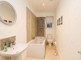 A bathroom with a bathtub and sink at Wellington Lodge in Bridlington