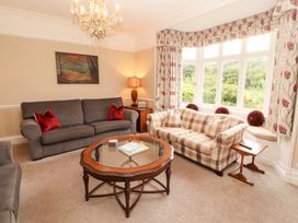 A living room with sofas and a coffee table at Bracken Howe in Ambleside