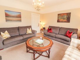 A living room with sofas and a coffee table at Bracken Howe in Ambleside