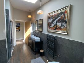 A bathroom with sinks and mirrors at Woodcroft in Pwllheli