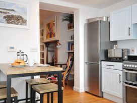 A kitchen with a table and chairs at 2 Glyddins 1910, Rock