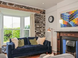 A living room with a sofa and wall art at 2 Glyddins 1910 in Rock