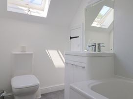 A bathroom with a sink, toilet, and bathtub at 3 Harbour Heights in Lyme Regis