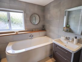 A bathroom featuring a bathtub and sink at Haystacks in Troutbeck