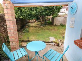 A garden with a table and chairs at 2 Strand Cottages in Laugharne