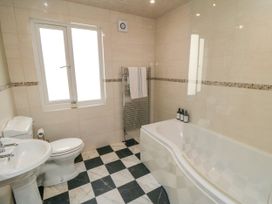 6 Clarence Place - North Yorkshire (incl. Whitby) - 1159608 - thumbnail photo 19