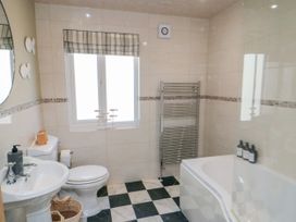 6 Clarence Place - North Yorkshire (incl. Whitby) - 1159608 - thumbnail photo 26