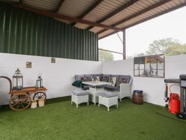 An outdoor seating area with a sofa and table at The Hay Barn in Huntley