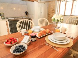 A dining room with a breakfast table set at 8 Gloucester Street in Winchcombe