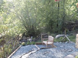 A garden area with a bench and gravel pathway at Brockstone in Grasmere