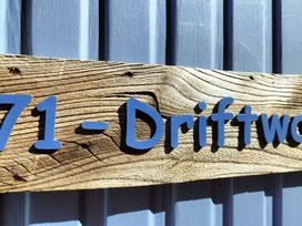 A sign with the number 71 and the name Driftwood