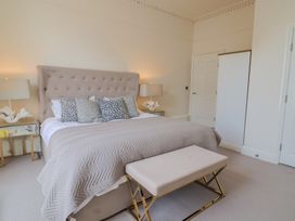 A bedroom with a bed and bedside lamps at Saltwind in Lyme Regis