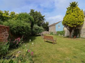 A garden with a bench and plants at Saltwind in Lyme Regis