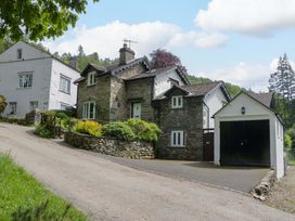 A house with a garage and garden at Hollens Cottage in Grasmere