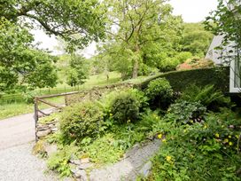 A garden with trees and plants at Hollens Cottage in Grasmere