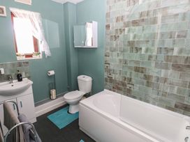 53 The Clicketts - South Wales - 1160720 - thumbnail photo 13