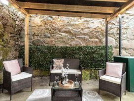 Outdoor seating area with chairs and table at Snowdonia Manor in Dolgellau