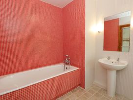 A bathroom with a bathtub and sink at Bryn Isaf in Swyddffynnon near Pontrhydfendigaid