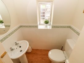 Bay View Apartment - South Wales - 1160956 - thumbnail photo 12