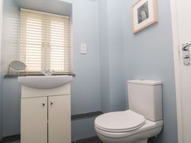 A bathroom with a sink and toilet at Mys Hedra Farm in St Buryan