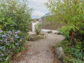A garden with a gravel pathway and plants at Mys Hedra Farm in St Buryan