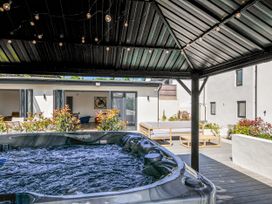 An outdoor space with a hot tub and seating areas at Boathyde in Northam