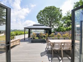 An outdoor patio with a table and chairs at Boathyde in Northam