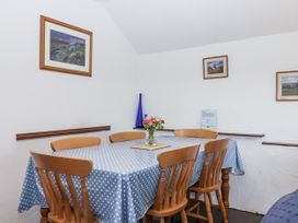 A dining room with a table and chairs at The Byre Common Moor near Liskeard