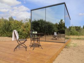 Pound Farm Mirror Houses: Meadow ÖÖD - Suffolk & Essex - 1161030 - thumbnail photo 2