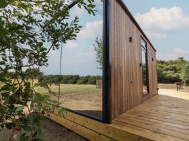 Pound Farm Mirror Houses: Meadow ÖÖD - Suffolk & Essex - 1161030 - thumbnail photo 15