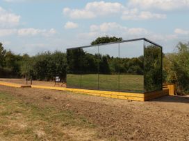 Pound Farm Mirror Houses: Meadow ÖÖD - Suffolk & Essex - 1161030 - thumbnail photo 18