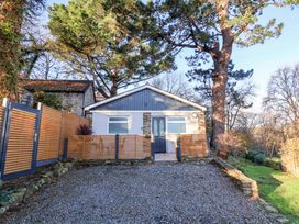 A house with a gravel driveway and a wooden fence at Tarka View in Bideford