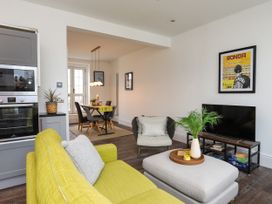 Harbourside Apartment - North Wales - 1161513 - thumbnail photo 6