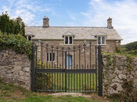 A house with a gate in front at Hole House in Branscombe