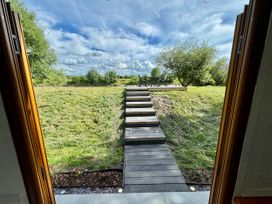 Mooffitch Riverview Hut - Cotswolds - 1161989 - thumbnail photo 9