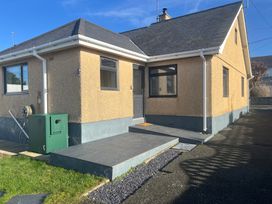 A house with a walkway and garden at Morannedd Morfa Nefyn