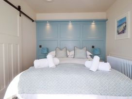 A bedroom with a bed and bedside lamps at Beach View House in Newquay