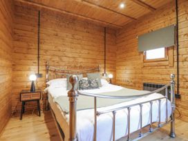 A bedroom with a bed and bedside table at Bee Hive in South Luffenham near Edith Weston