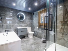 A bathroom with a bathtub, toilet, sink, and shower at Rabbit Hole near Stamford