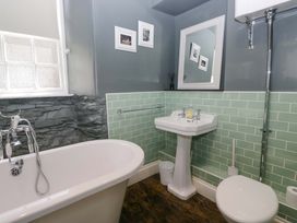 A bathroom with a bathtub and sink at Unicorn Cottage