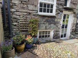 An outdoor area with plants and stone walls at Unicorn Cottage in Ambleside