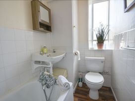 Flat 2, St Agnes House - Dorset - 1162959 - thumbnail photo 11