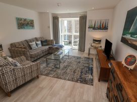 A living room with furniture and decor at The Trick in Carbis Bay