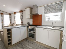 A kitchen with an oven and sink at Ash in Denny