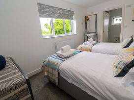 A bedroom with two beds and a window at Miramar St. Ives