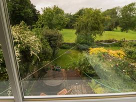A garden view with a table and chairs at 28 Rock Villas in Carnforth