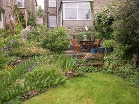 A garden with plants and a table with chairs at 28 Rock Villas in Carnforth