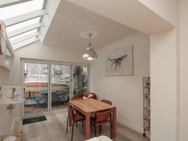A dining area with a table and chairs at Full Deck in Dartmouth
